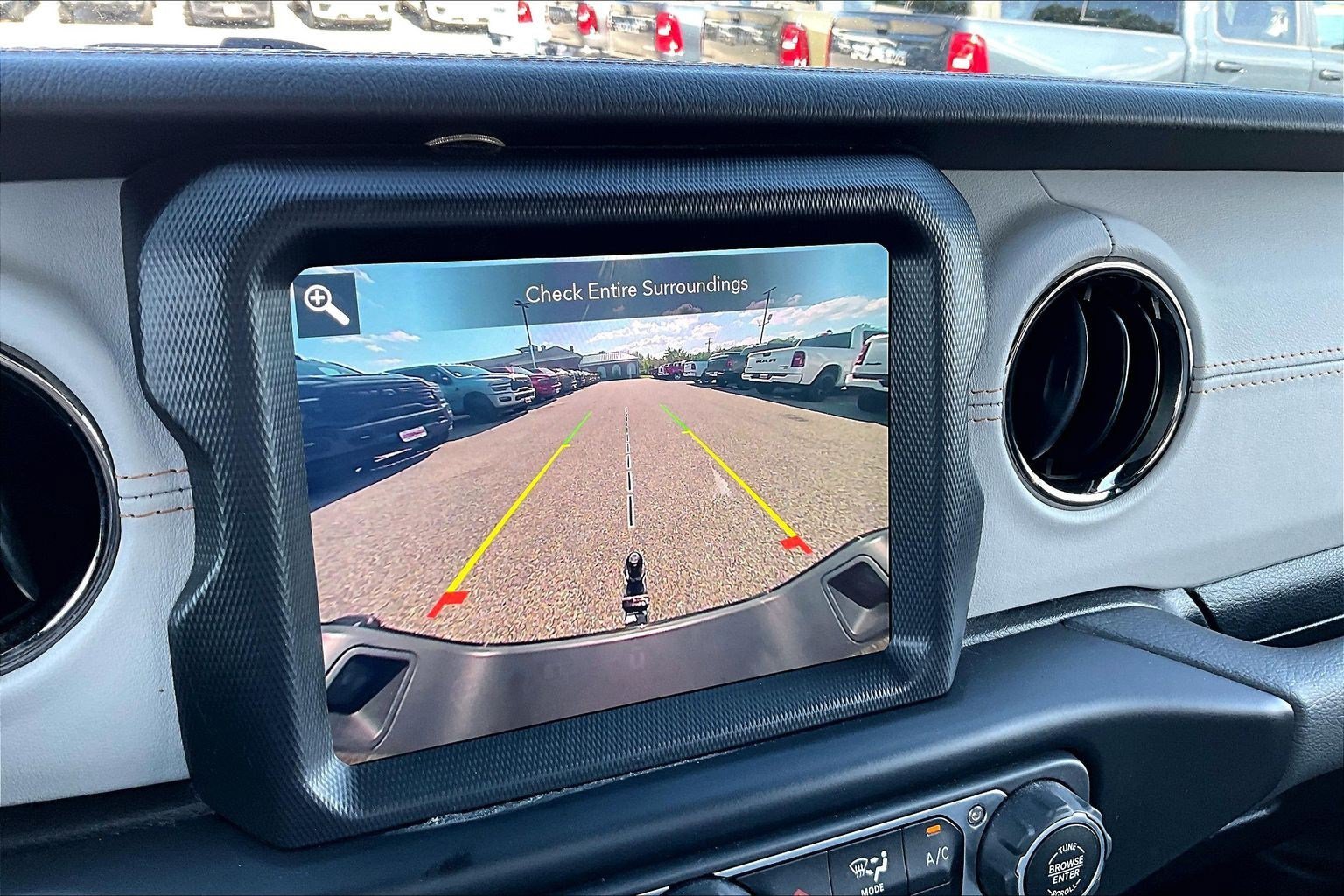Used 2022 Jeep Gladiator Overland AWD/4WD image 18