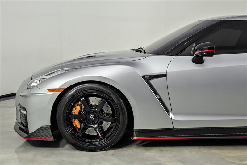 Used 2017 Nissan GT-R NISMO AWD/4WD image 14