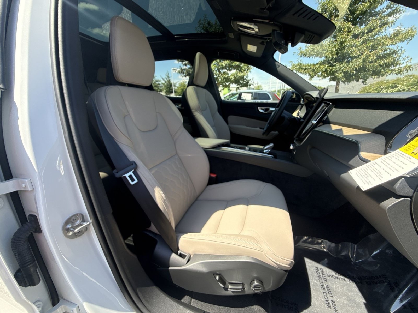 New 2026 Volvo XC60 B5 Plus w/ Protection Package Premier AWD/4WD image 35