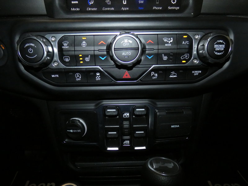 Used 2022 Jeep Wrangler Unlimited Sahara w/ Dual Top Group AWD/4WD image 15