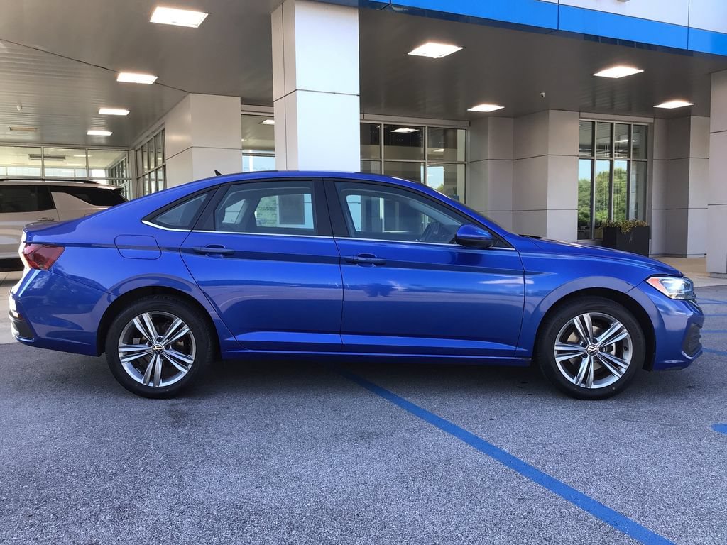 Used 2024 Volkswagen Jetta SE FWD image 5