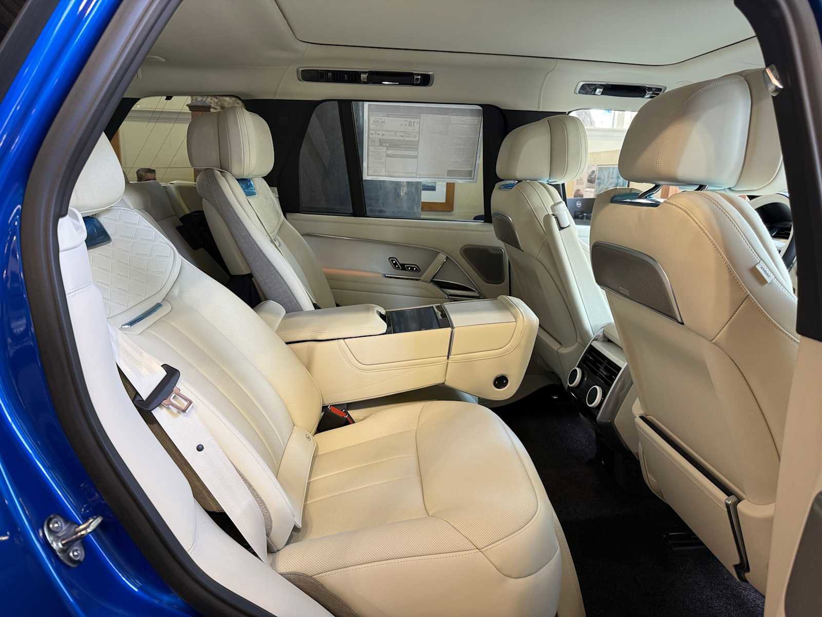 New 2025 Land Rover Range Rover SV image 11