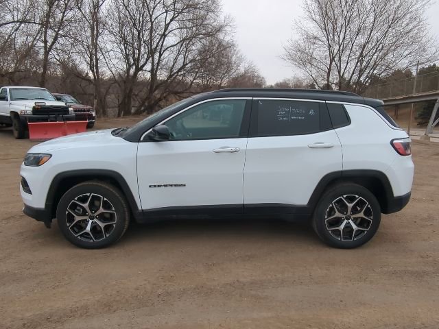 Used 2025 Jeep Compass Limited image 11