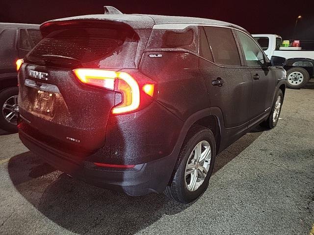 Used 2024 GMC Terrain SLE image 2