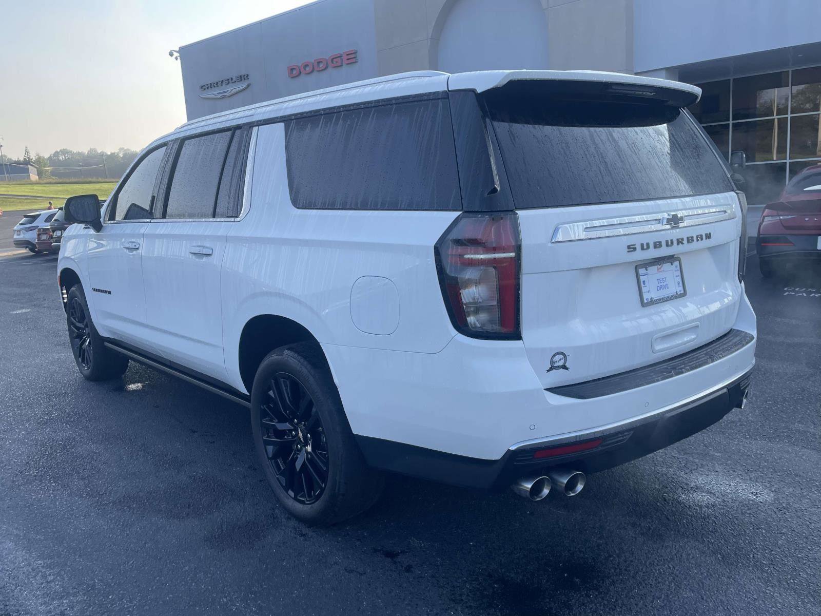 Used 2024 Chevrolet Suburban High Country image 11