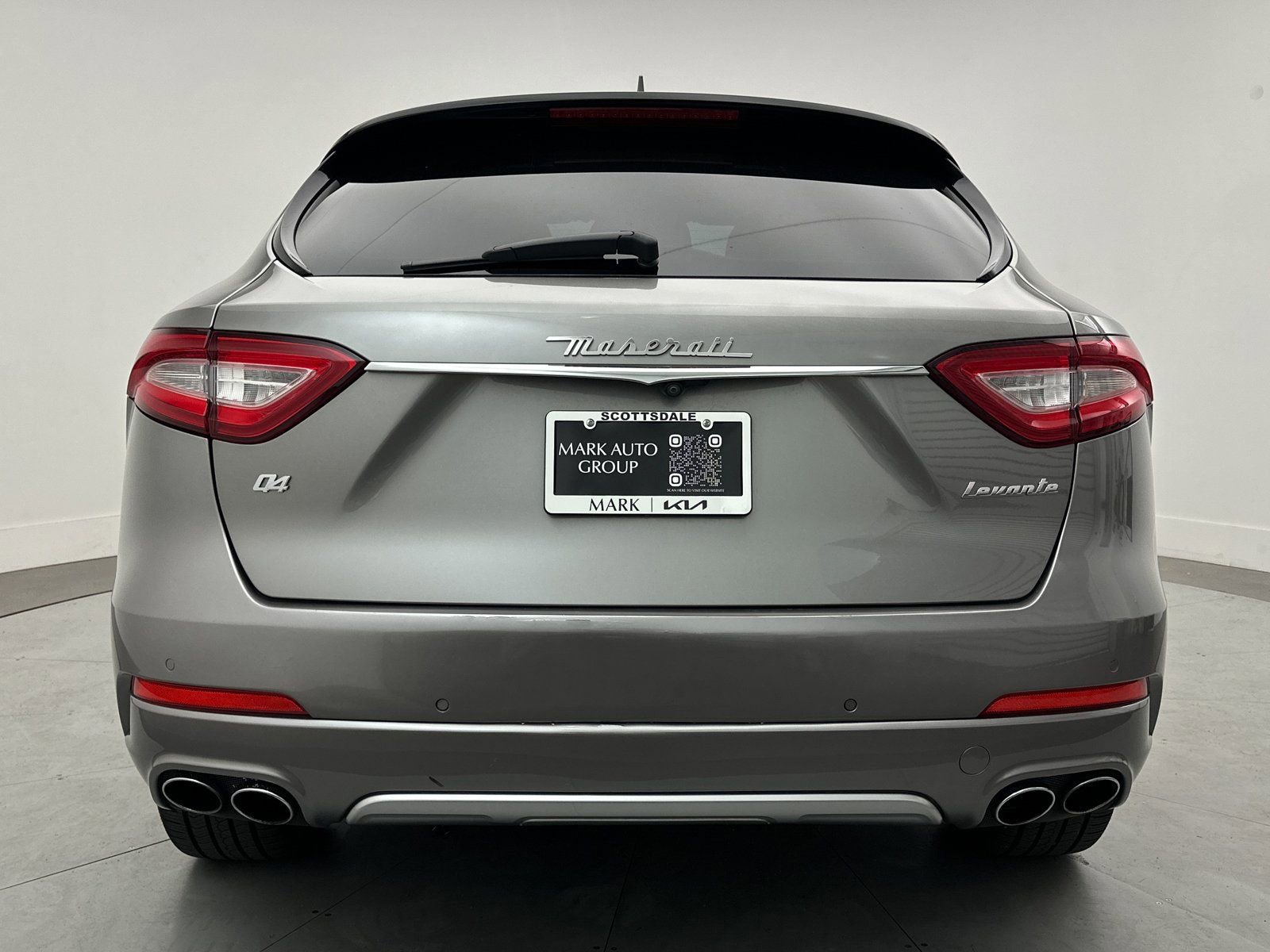 Used 2018 Maserati Levante GranLusso AWD/4WD image 11