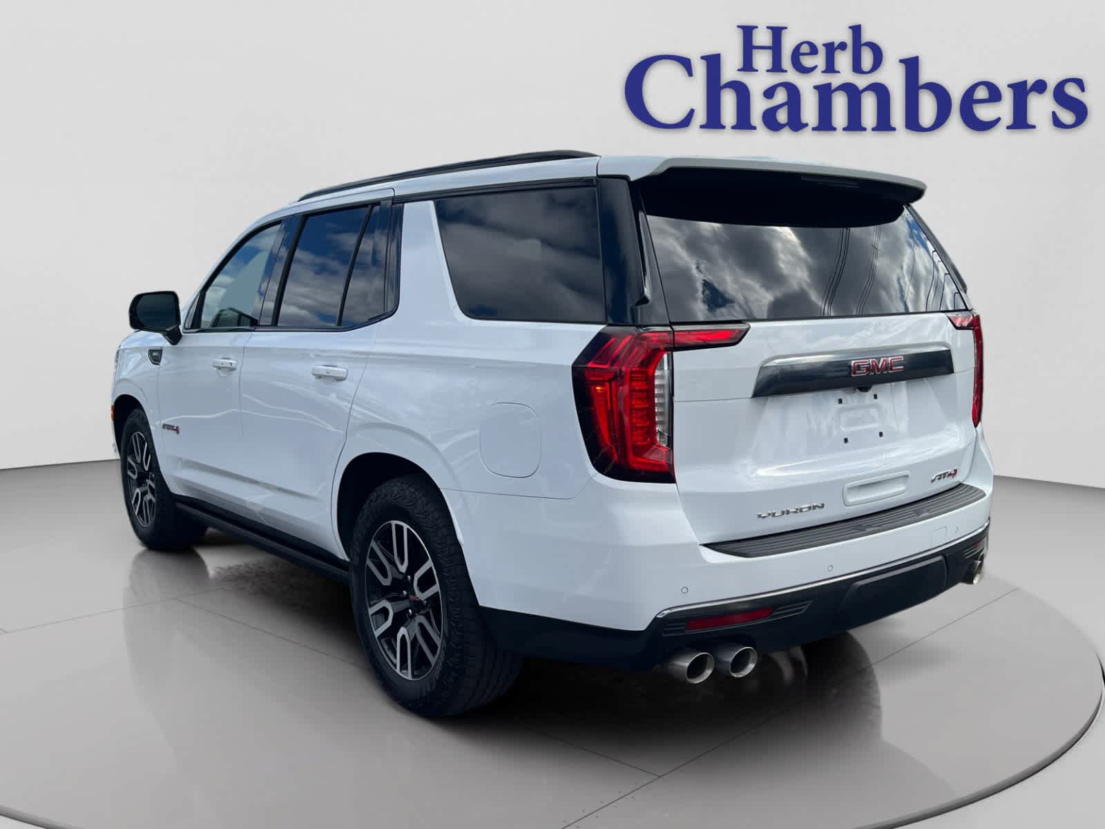 Used 2023 GMC Yukon AT4 w/ AT4 Premium Plus Package AWD/4WD image 3