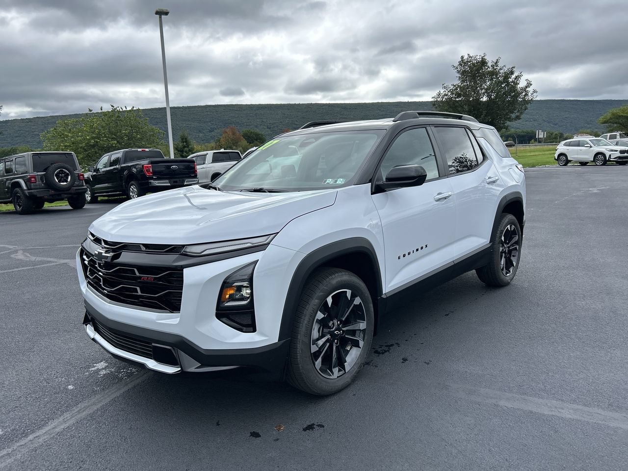 New 2027 Chevrolet Equinox RS w/ Convenience Package III AWD/4WD image 3