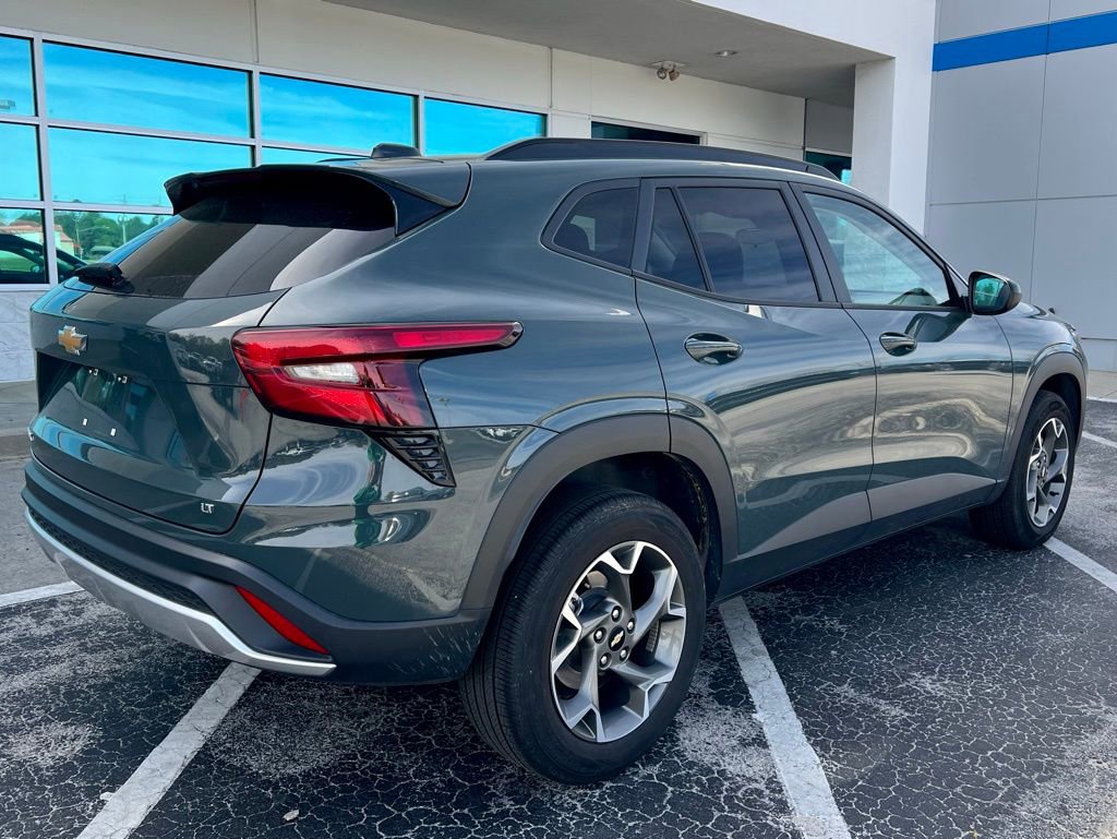 Used 2025 Chevrolet Trax LT image 22
