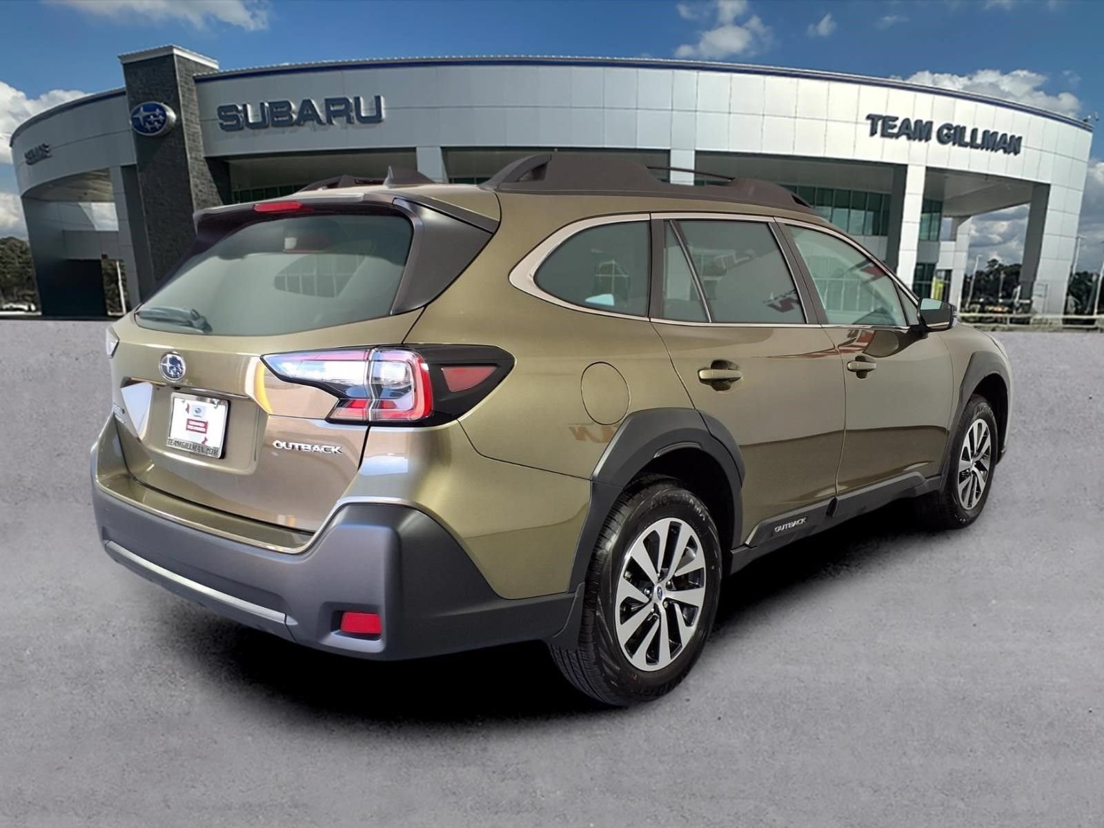 Certified 2025 Subaru Outback Premium AWD/4WD image 2