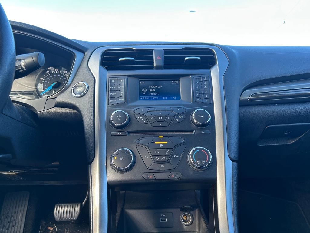 Used 2017 Ford Fusion SE image 23