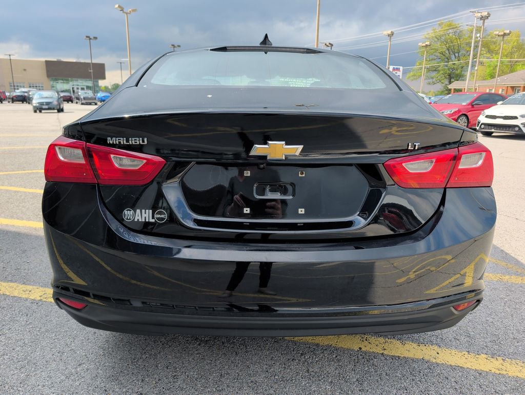 Used 2017 Chevrolet Malibu LT w/ Leather Package FWD image 6