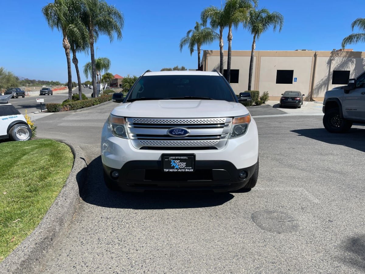 Used 2013 Ford Explorer XLT FWD image 2