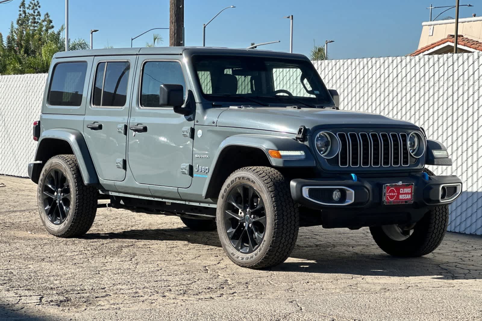 Used 2024 Jeep Wrangler Unlimited Sahara AWD/4WD image 10
