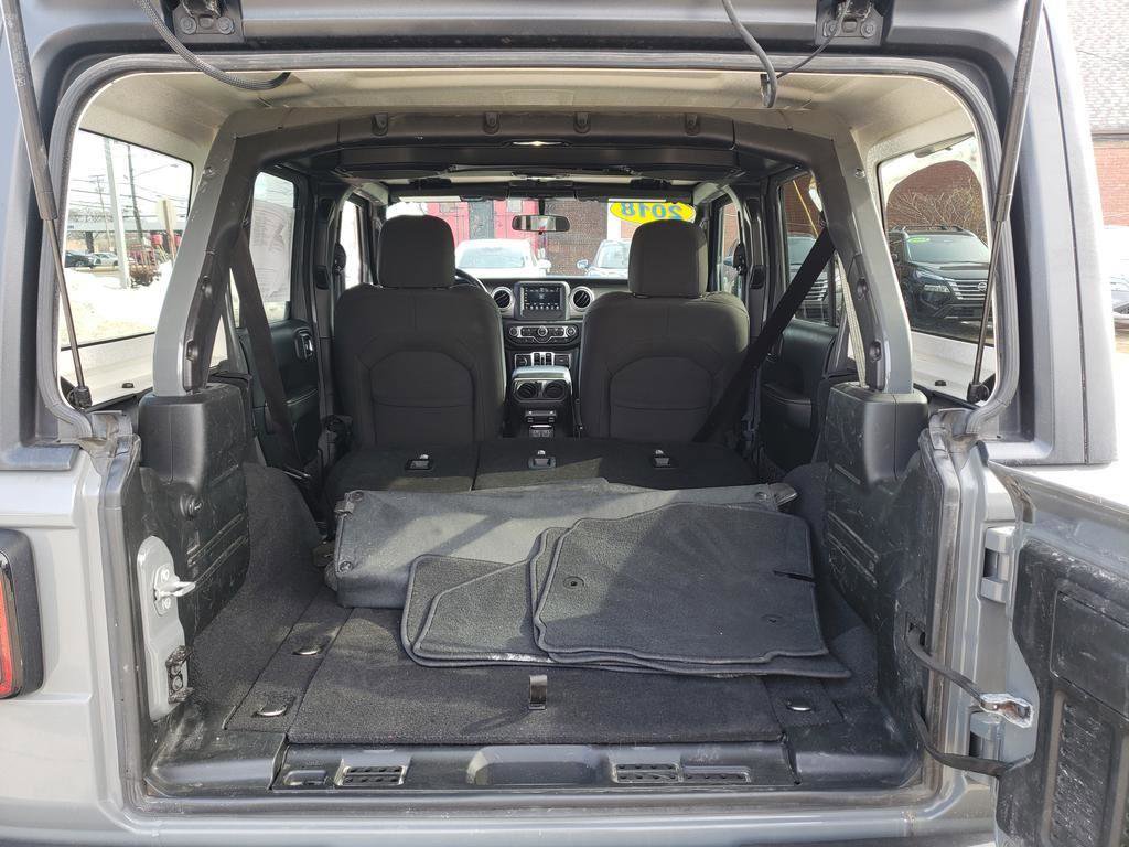 Used 2018 Jeep Wrangler Unlimited Sahara w/ Cold Weather Group image 8