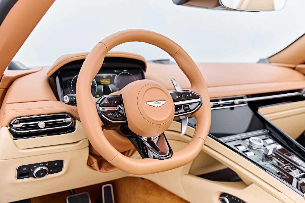 Used 2025 Aston Martin DB12 Convertible RWD image 3