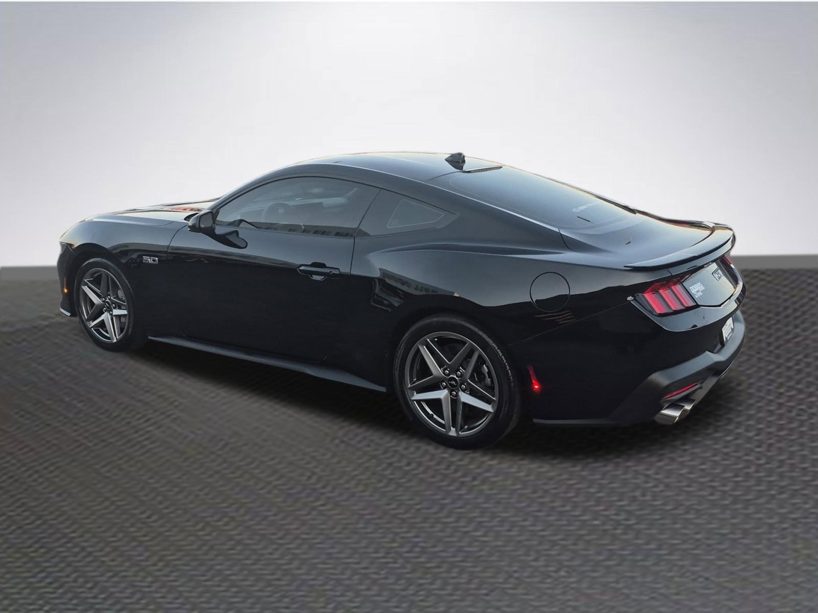 Used 2025 Ford Mustang GT RWD image 5