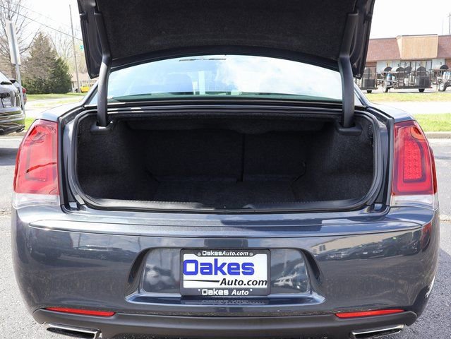 Used 2019 Chrysler 300 S image 19