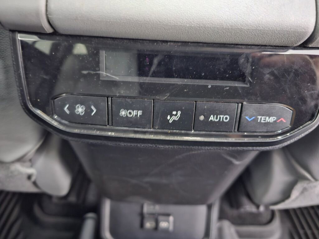 Used 2022 Toyota Highlander XLE image 23