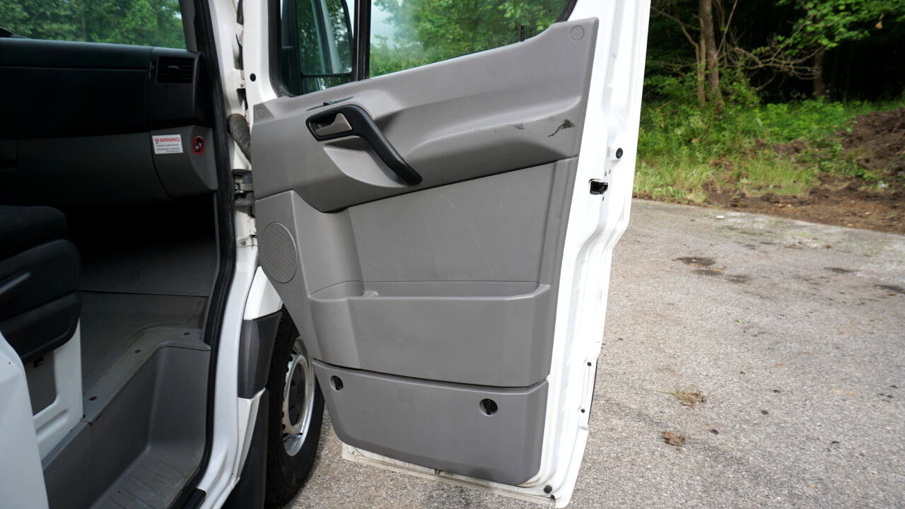 Used 2015 Freightliner Sprinter 2500 image 23