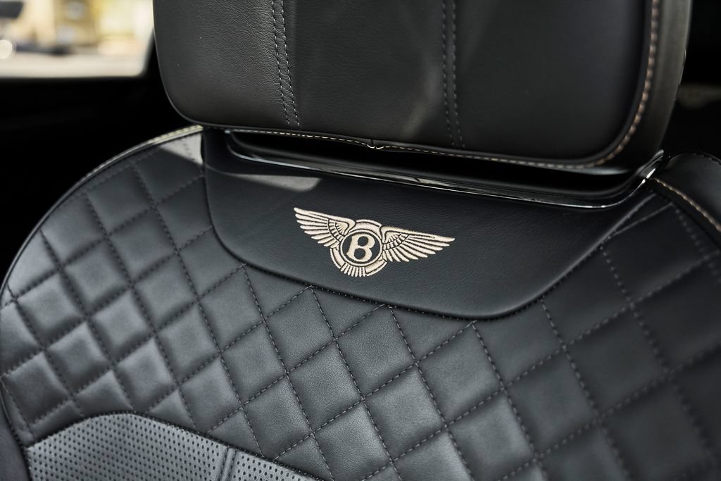 Used 2017 Bentley Bentayga AWD/4WD image 41