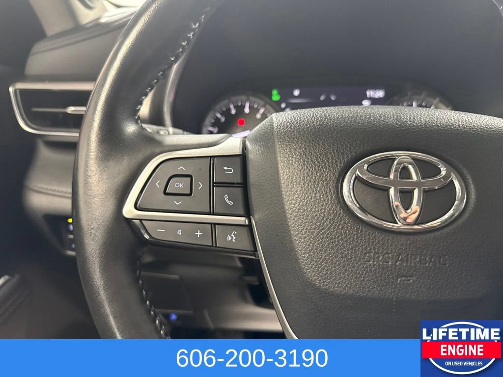 Used 2022 Toyota Highlander Platinum AWD/4WD image 18