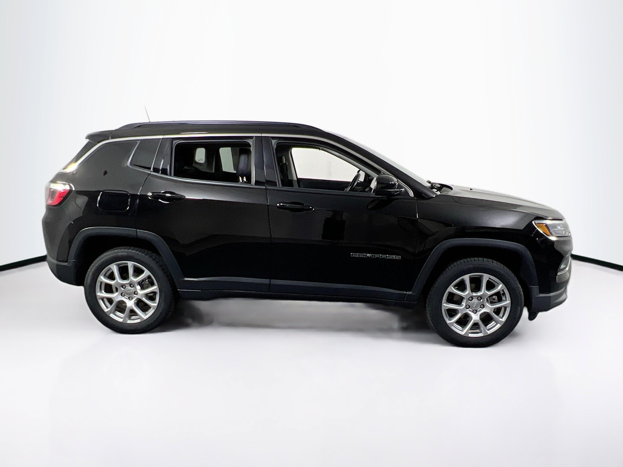 Used 2022 Jeep Compass Latitude AWD/4WD image 4