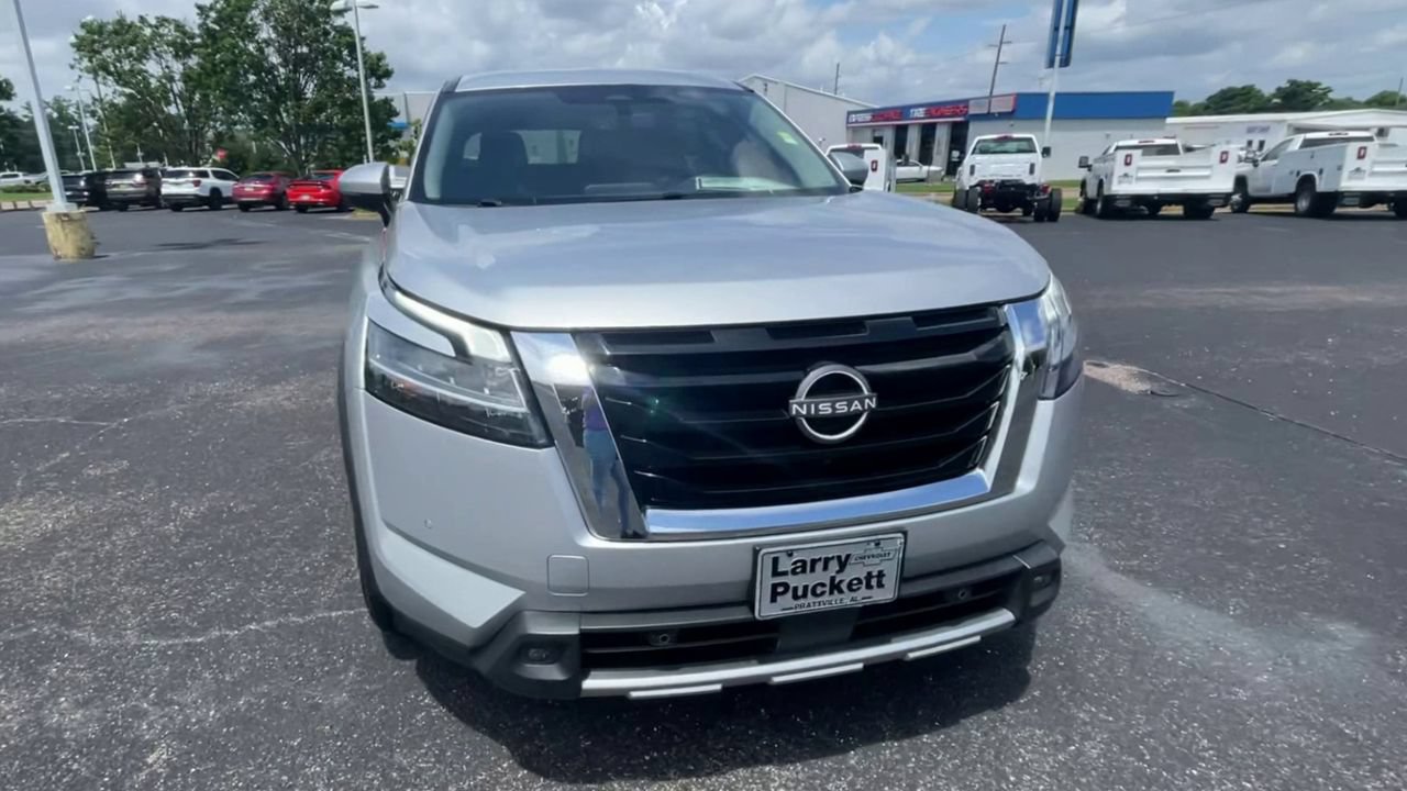 Used 2023 Nissan Pathfinder SL FWD image 3