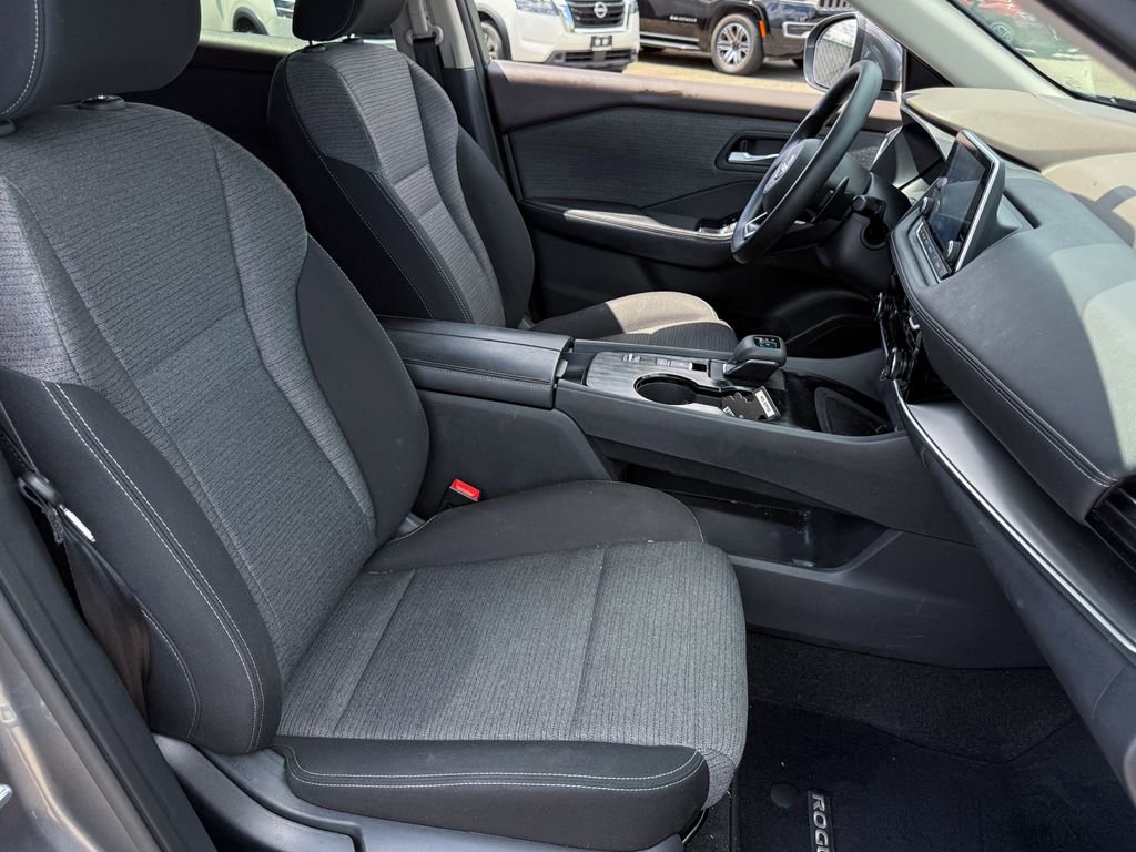 Certified 2022 Nissan Rogue SV FWD image 10