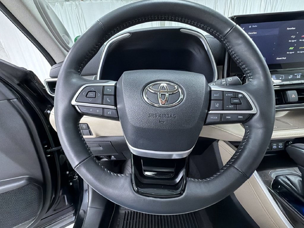 Certified 2024 Toyota Highlander Limited AWD/4WD image 24