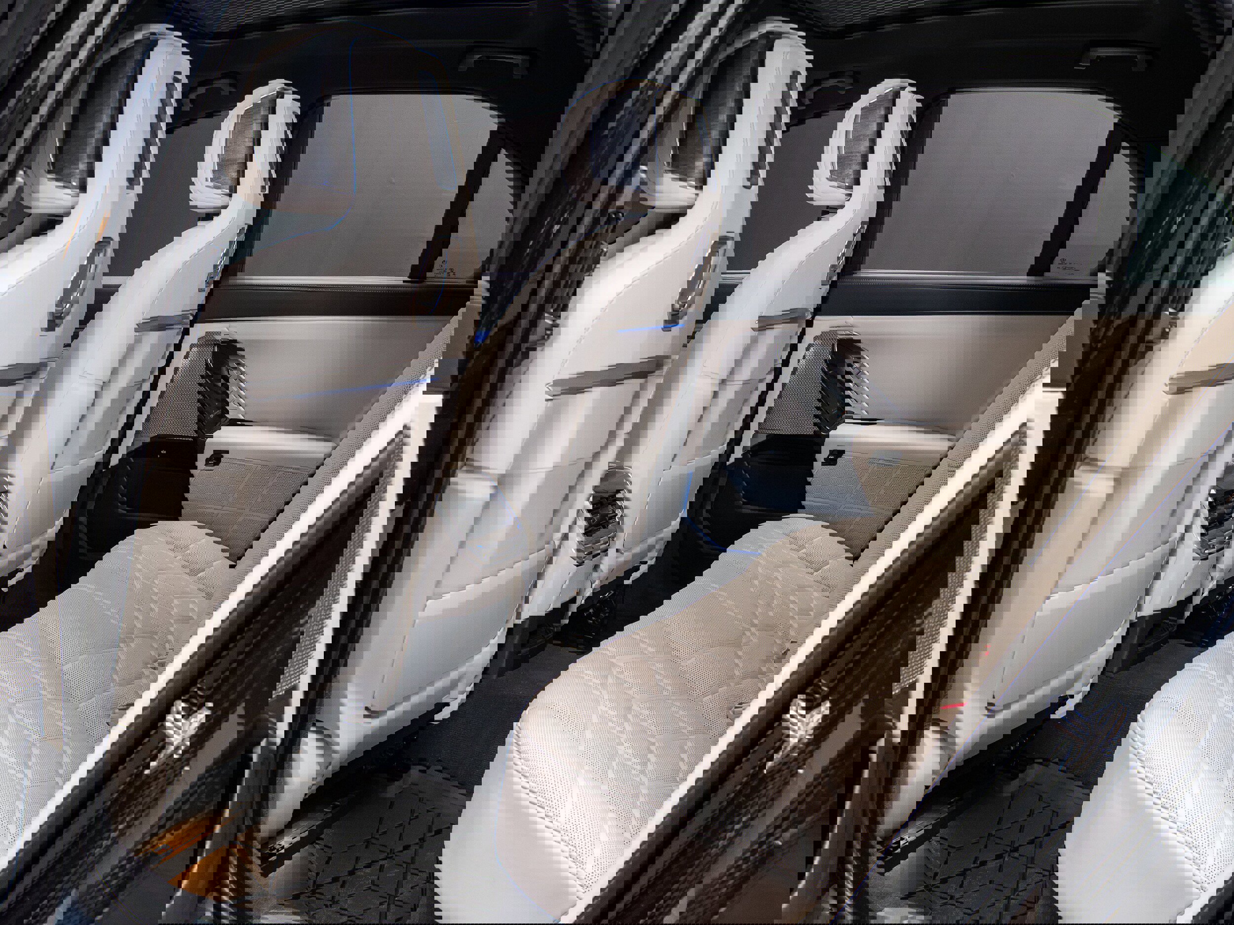 Used 2024 BMW 760i xDrive w/ Executive Package image 32