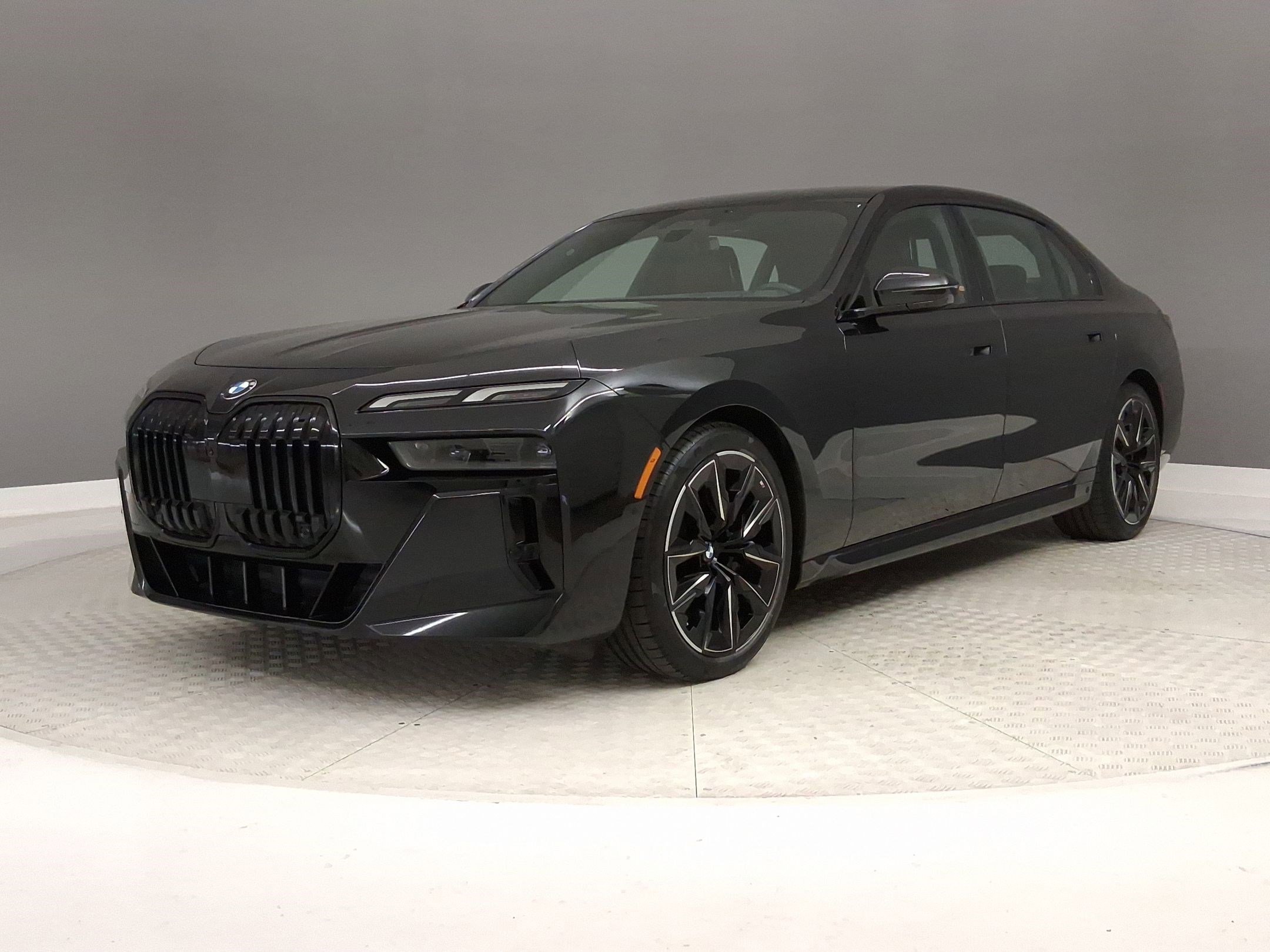 Used 2023 BMW 740i image 33
