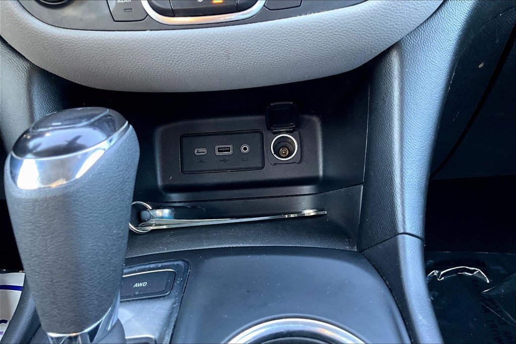 Used 2020 Chevrolet Equinox LS AWD/4WD image 16