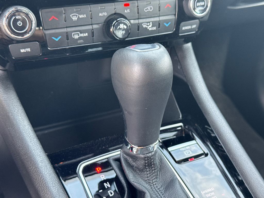 Used 2025 Jeep Compass Limited image 31