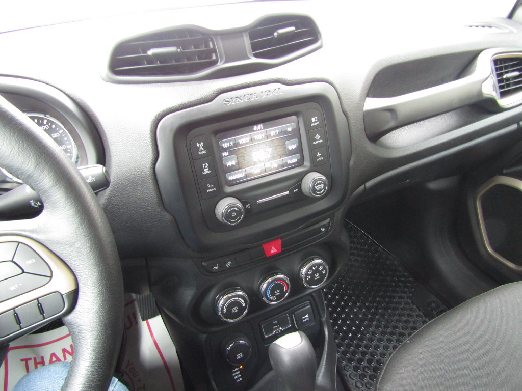 Used 2017 Jeep Renegade Latitude w/ Cold Weather Group AWD/4WD image 23