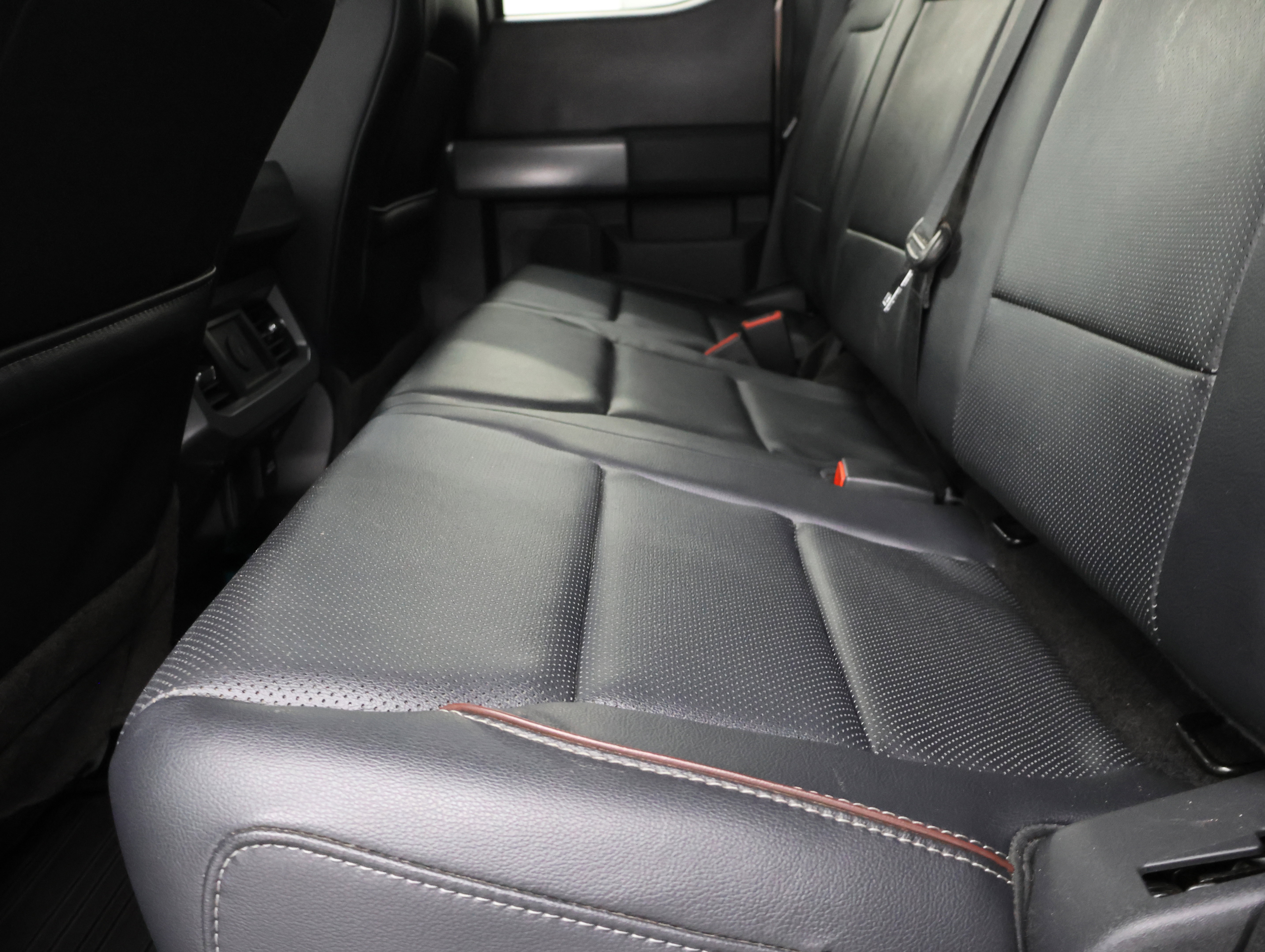 Used 2023 Ford F350 Lariat w/ Chrome Package AWD/4WD image 36