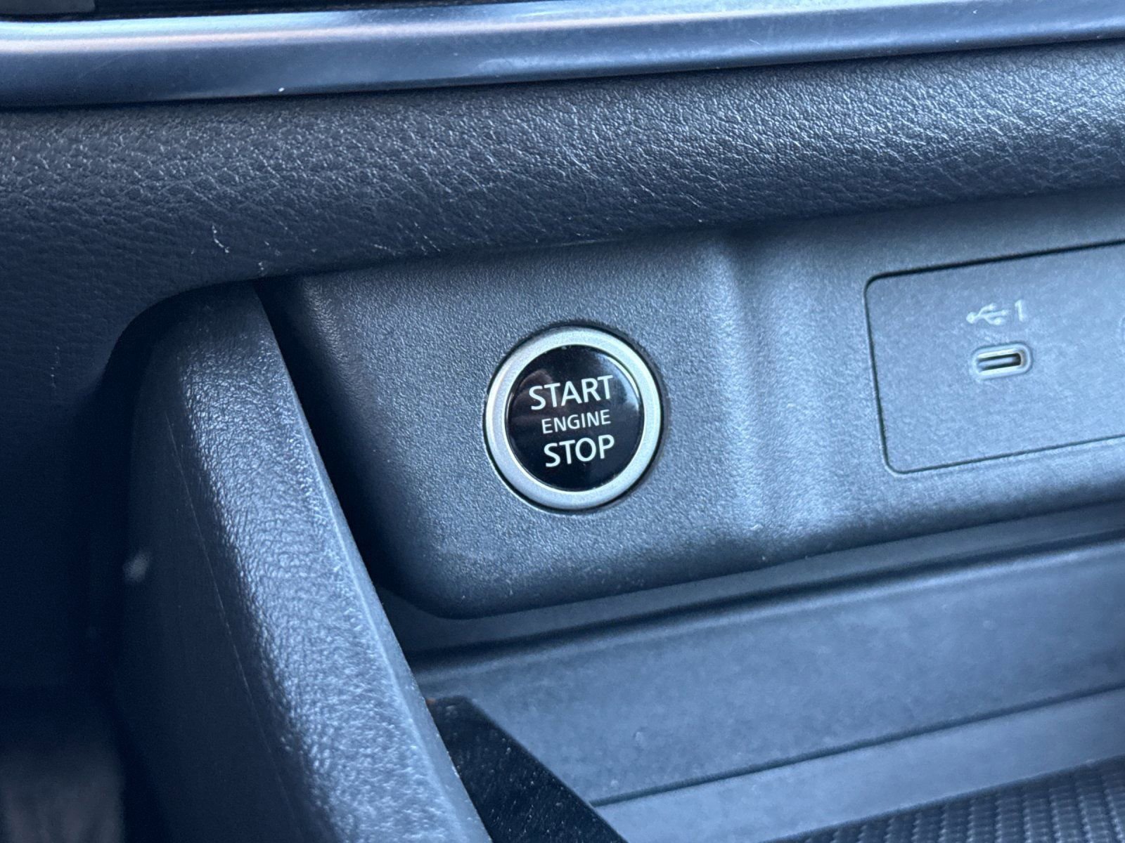 Used 2023 Nissan Rogue SV image 24