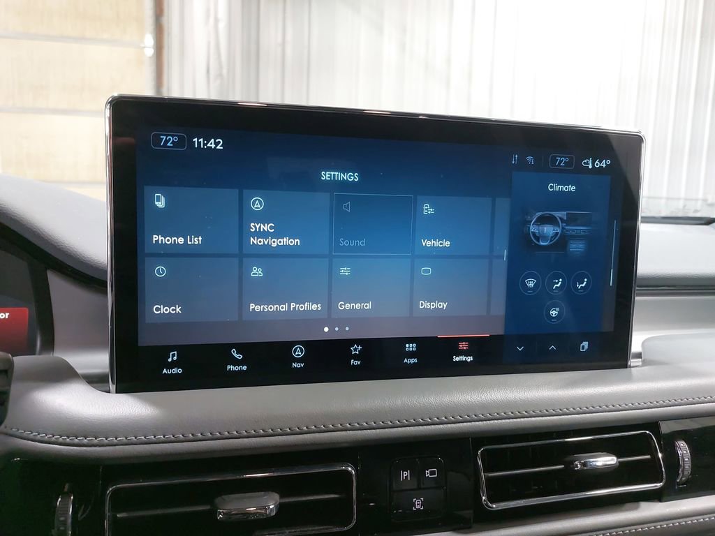 Used 2022 Lincoln Nautilus Reserve image 23