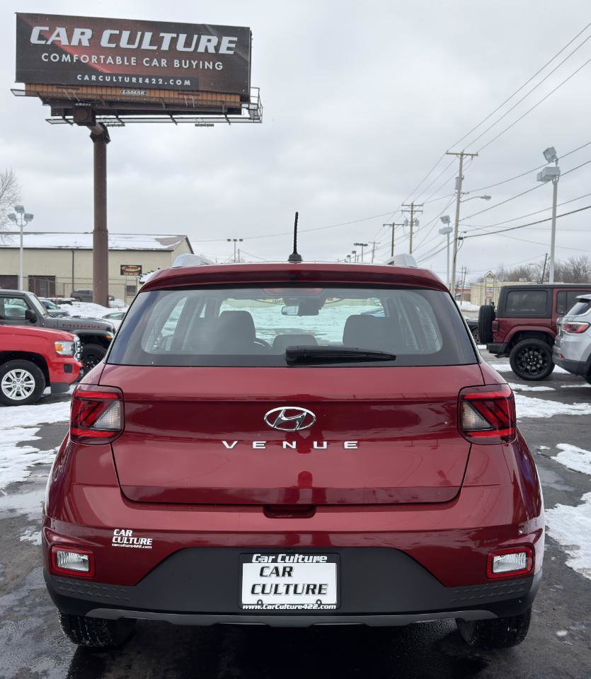 Used 2024 Hyundai Venue SEL FWD image 10