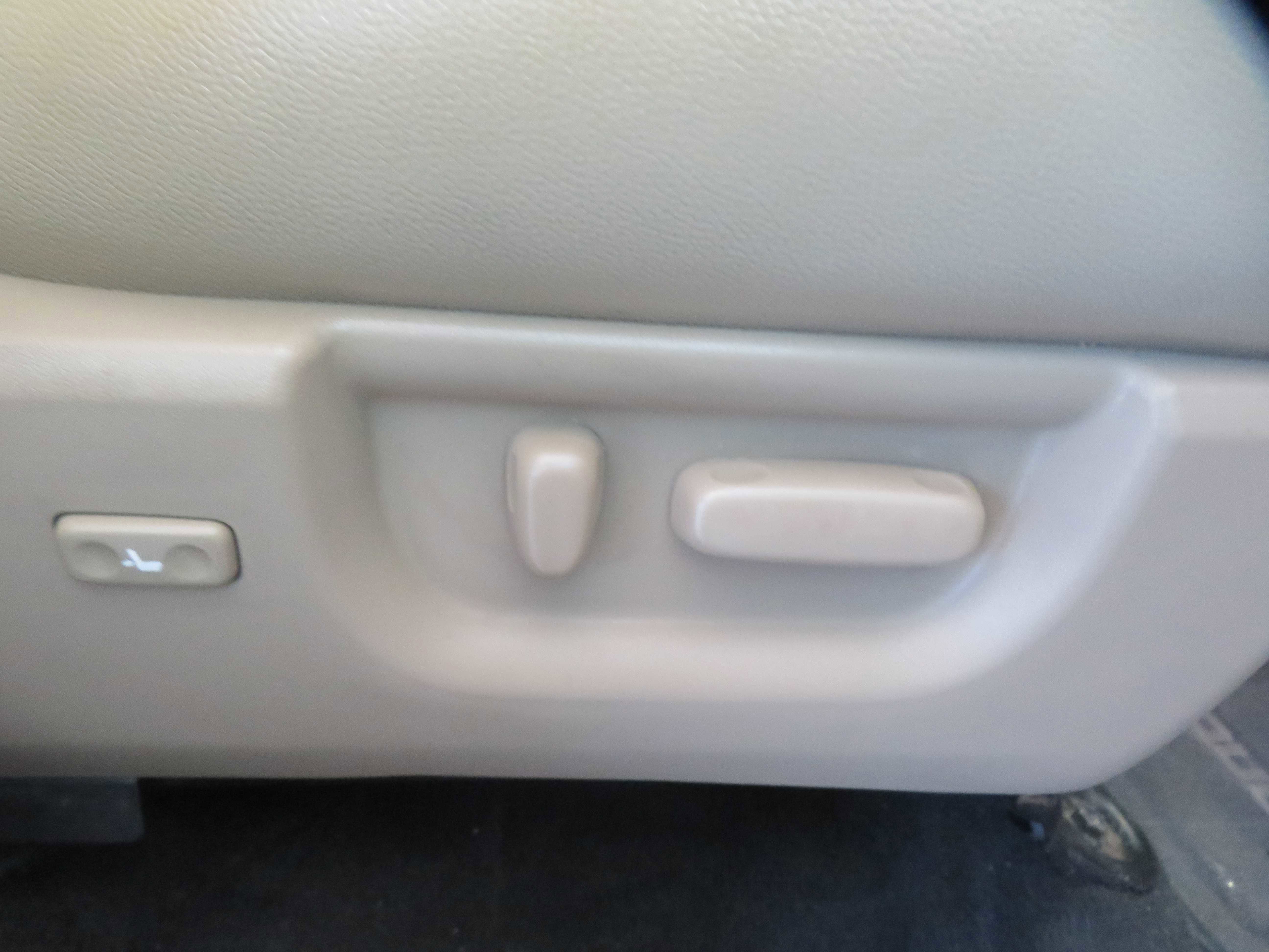 Used 2015 Toyota Sequoia SR5 w/ Premium Package image 30