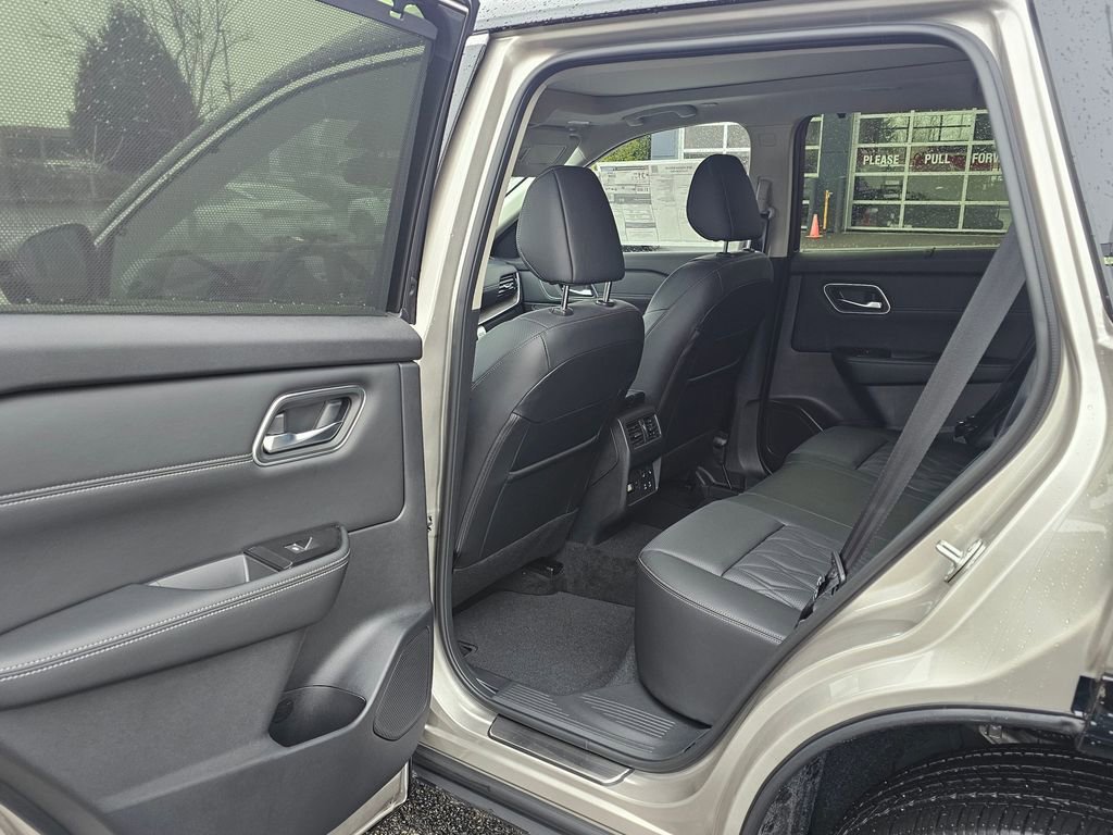 New 2026 Nissan Rogue Platinum w/ Tech Package image 12