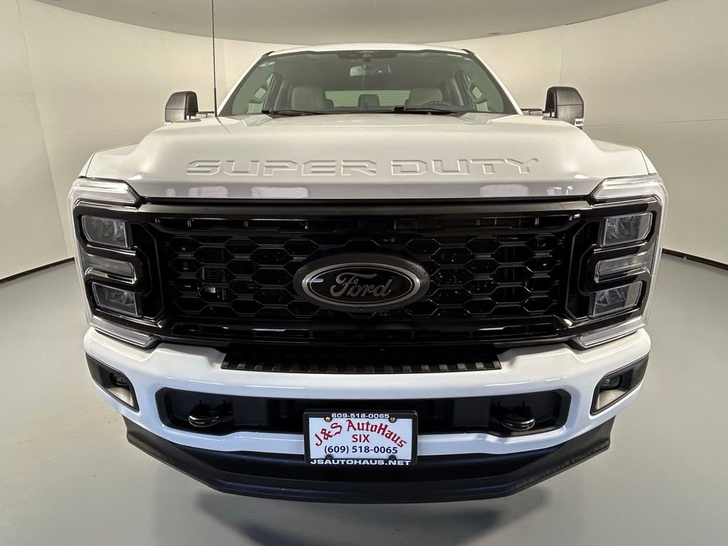 Used 2025 Ford F250 XLT w/ Black Appearance Package image 2