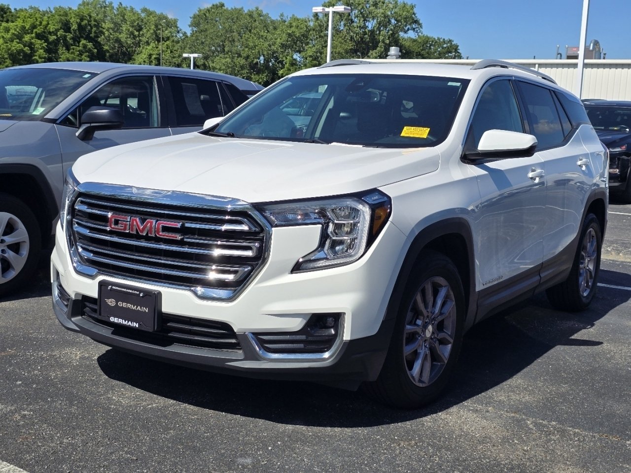 Used 2023 GMC Terrain SLT AWD/4WD image 3