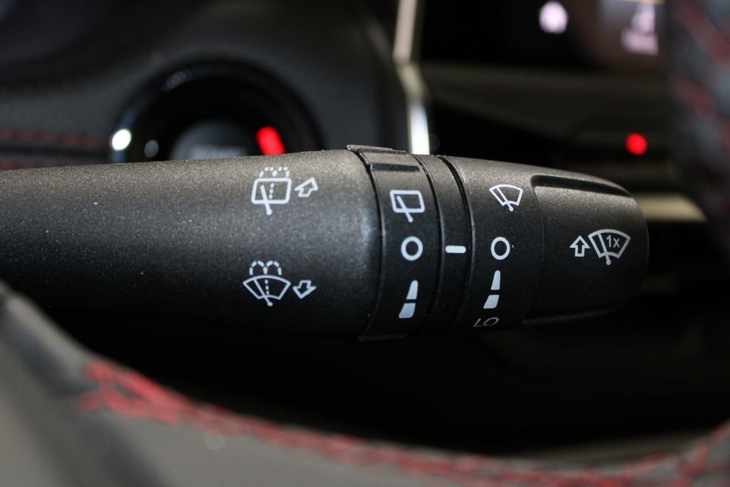 Used 2025 Jeep Compass Trailhawk AWD/4WD image 46