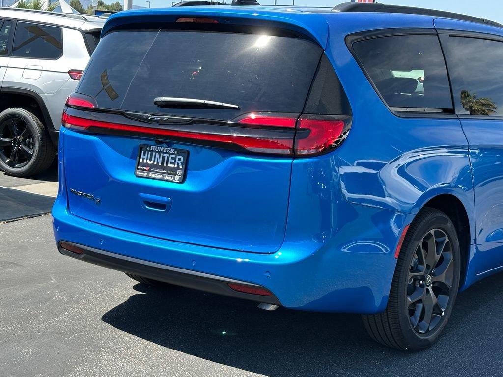 New 2026 Chrysler Pacifica Select FWD image 7