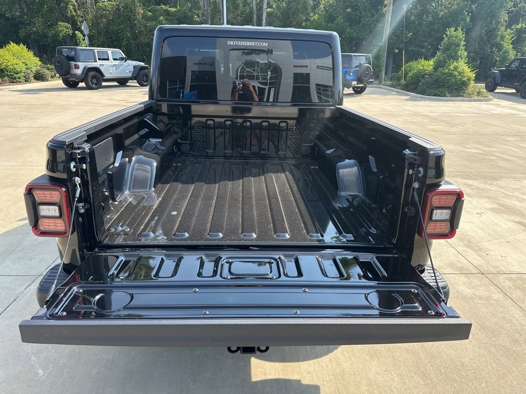 New 2025 Jeep Gladiator Rubicon image 14