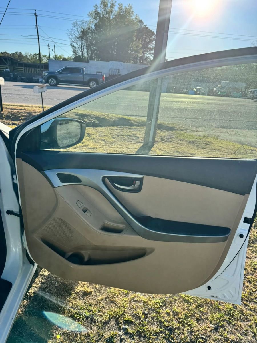 Used 2013 Hyundai Elantra GLS image 17