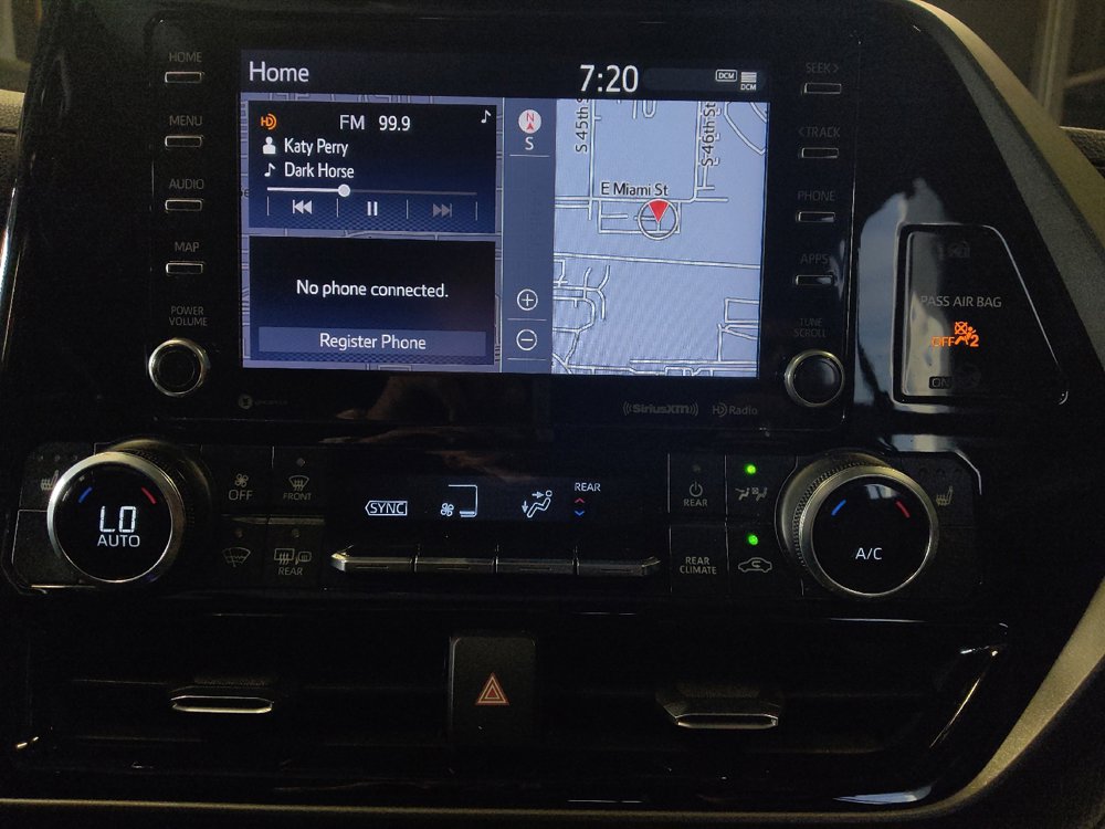 Used 2020 Toyota Highlander XLE AWD/4WD image 25