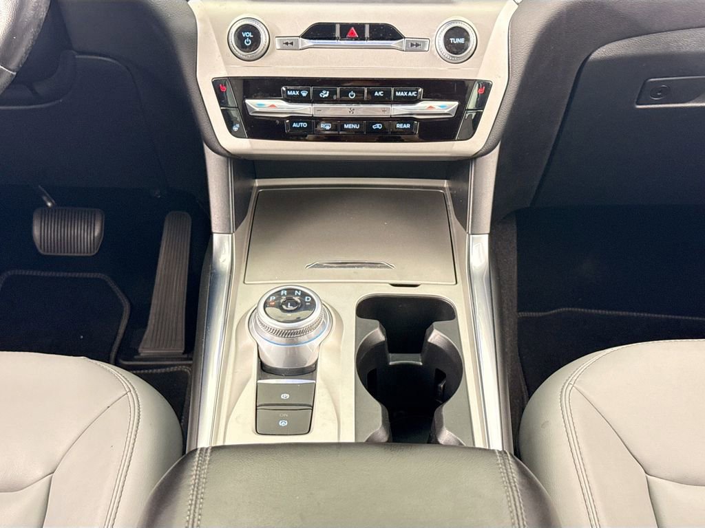 Used 2021 Ford Explorer XLT w/ Equipment Group 202A image 12