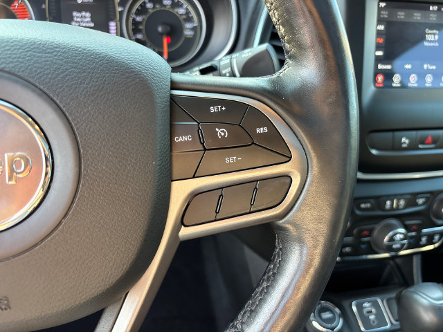 Used 2020 Jeep Cherokee Latitude Lux w/ Comfort/Convenience Group AWD/4WD image 19